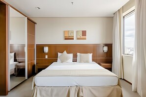 1 bedroom, bed sheets