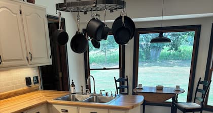 The Hidden Maple - 10 minutes to MSU - Pet & Kid Friendly - Secluded with Pond!