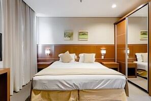 1 bedroom, bed sheets
