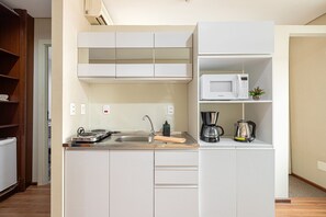 Microwave, coffee/tea maker, cookware/dishes/utensils