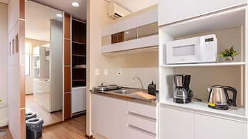 Microwave, coffee/tea maker, cookware/dishes/utensils