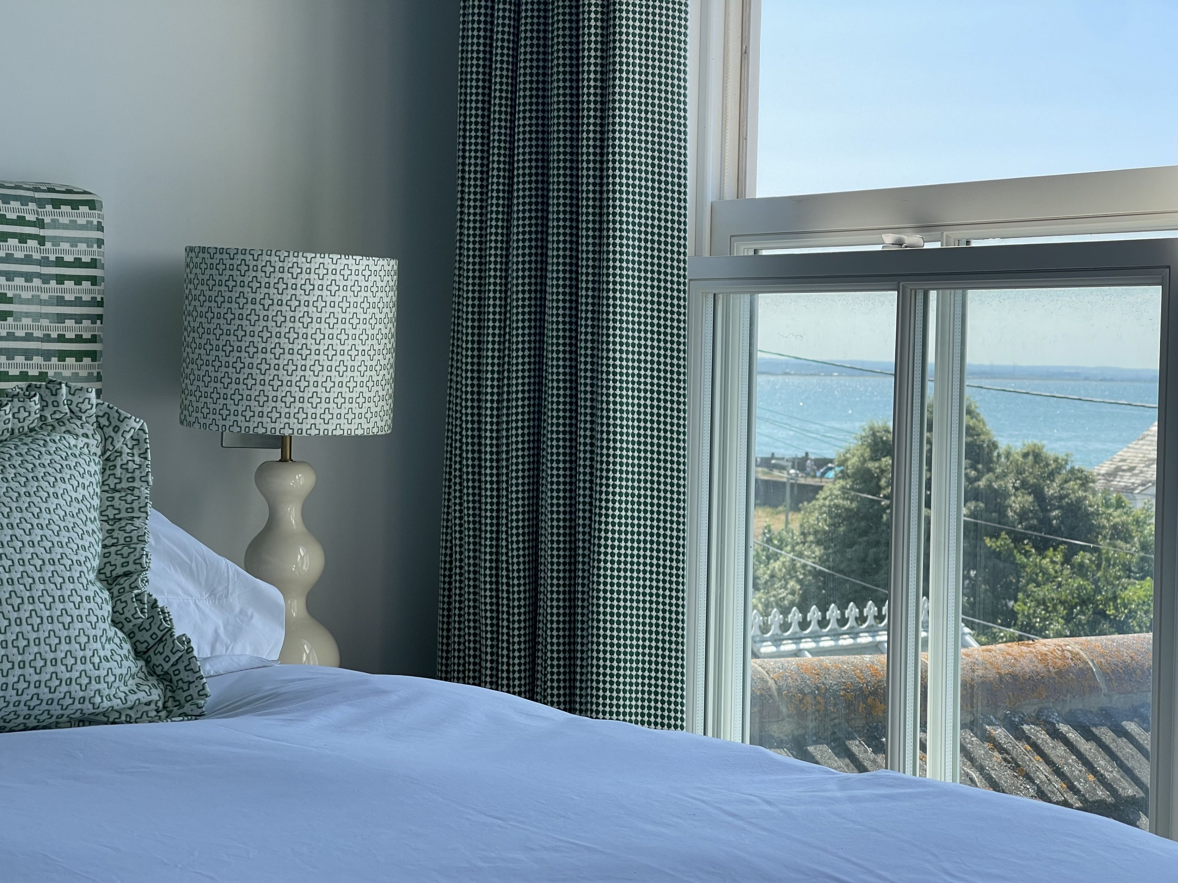 4 bedrooms, iron/ironing board, WiFi