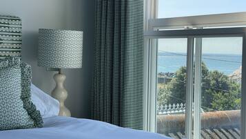 4 bedrooms, iron/ironing board, WiFi