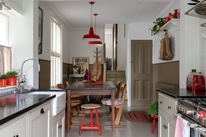 Fridge, oven, stovetop, dishwasher - Sea View Cottage, Whitstable (Whitstable)