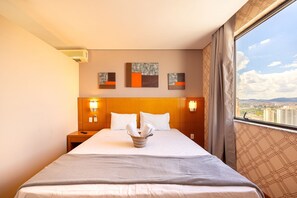 1 dormitorio, tabla de planchar con plancha, Internet y ropa de cama