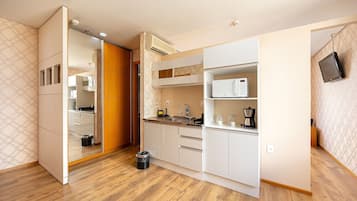 Microwave, coffee/tea maker, cookware/dishes/utensils