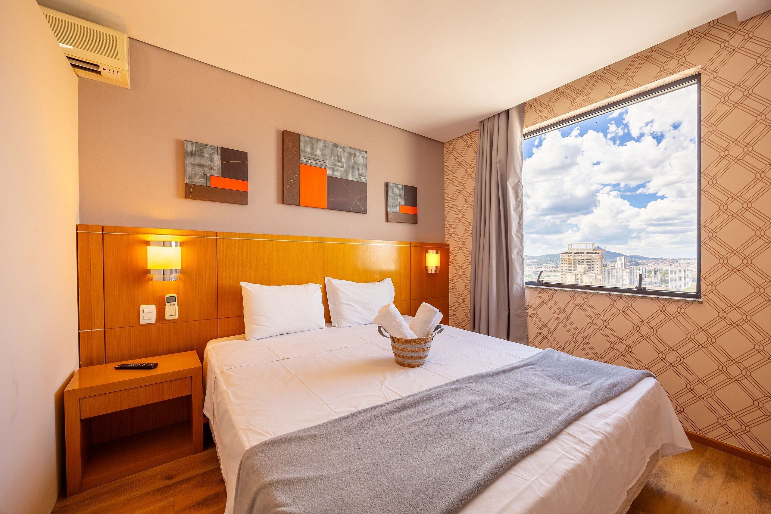 1 bedroom, bed sheets