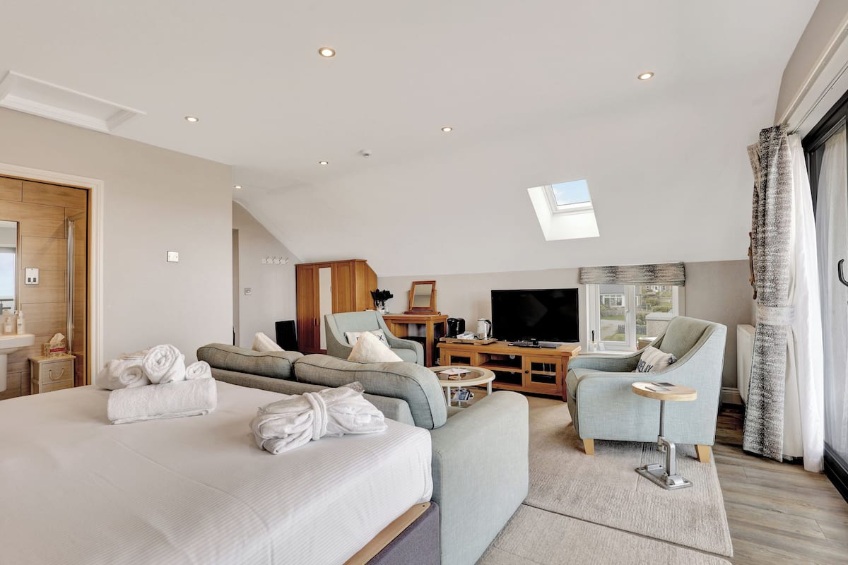 Deluxe Double Room, Balcony, Sea View | Free WiFi