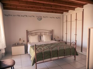 2 slaapkamers, een strijkplank/strijkijzer, wifi, beddengoed