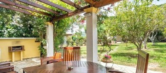 Villa 'Olga' met gedeeld zwembad, Wi-Fi en airconditioning