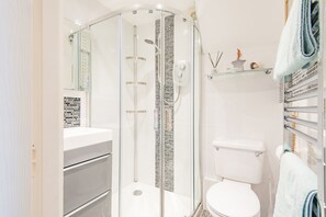 Douche, sèche-cheveux