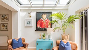 A room with two leather armchairs, a turquoise chest of drawers, and a large painting of a historical figure. - Wisteria Cottage, Deal (Deal)