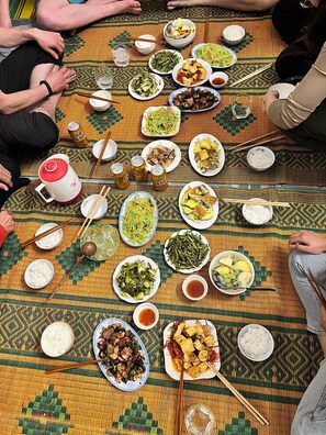 Family dining - Immersive Homestay NinhBinh  (Gia Vien)