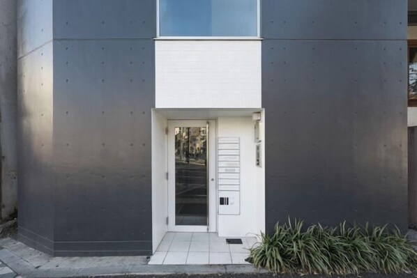 Exterior detail - JASPER Waseda (Tokyo)