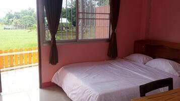 Cribs/infant beds