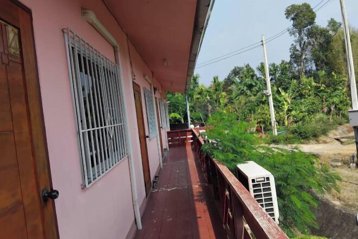 Tempat tidur bayi