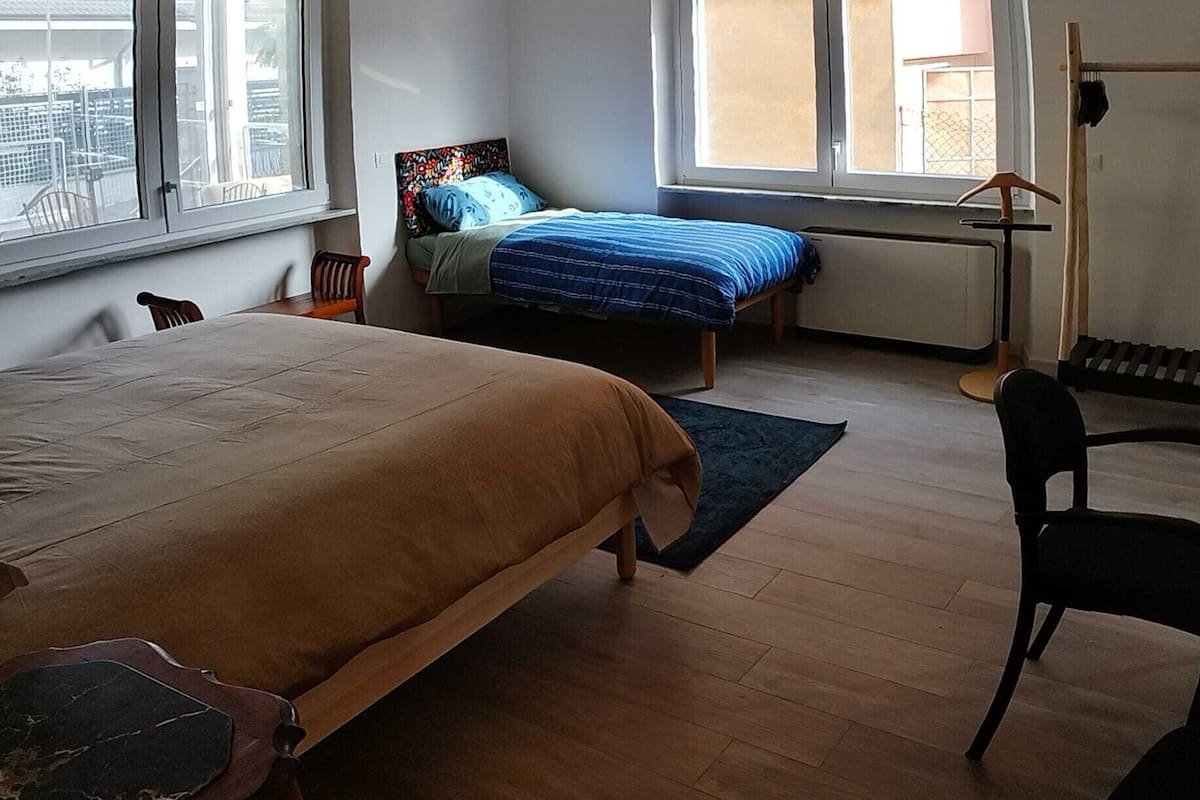 Quarto triplo | Escrivaninha, Wi-Fi de cortesia