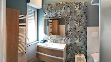 Dreibettzimmer | Badezimmer