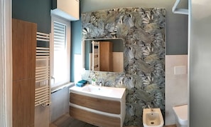 Triple Room | Bathroom | Shower, hair dryer, towels, soap