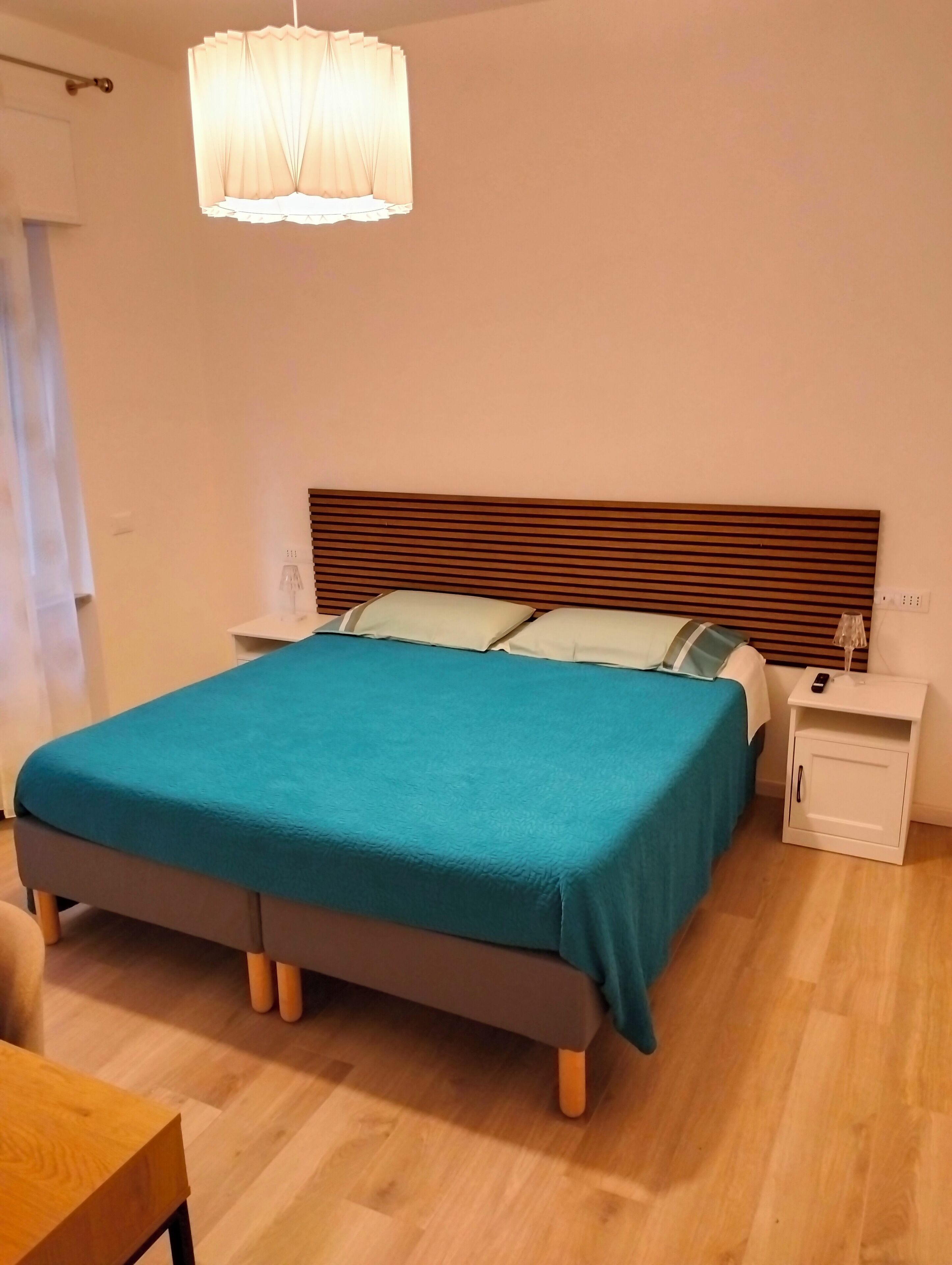 Habitación familiar | Escritorio, wifi gratis y ropa de cama 