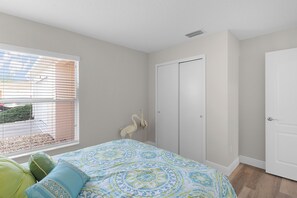 Iron/ironing board, Internet, bed sheets