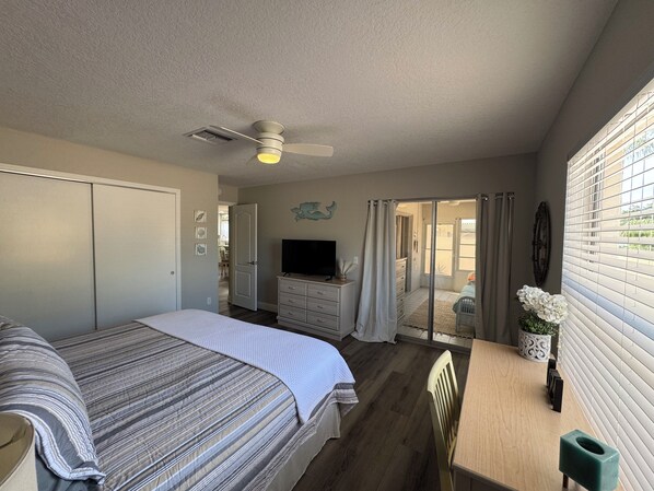 Iron/ironing board, Internet, bed sheets