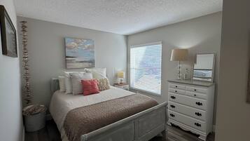 Iron/ironing board, internet, bed sheets