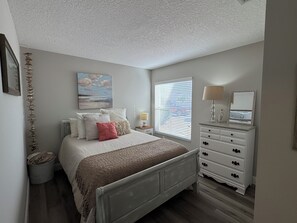 Iron/ironing board, Internet, bed sheets - Villa Getaway: 2-Bd 1-Ba w Enclosed Lanai w Heat & AC Villa in The Villages (The Villages)