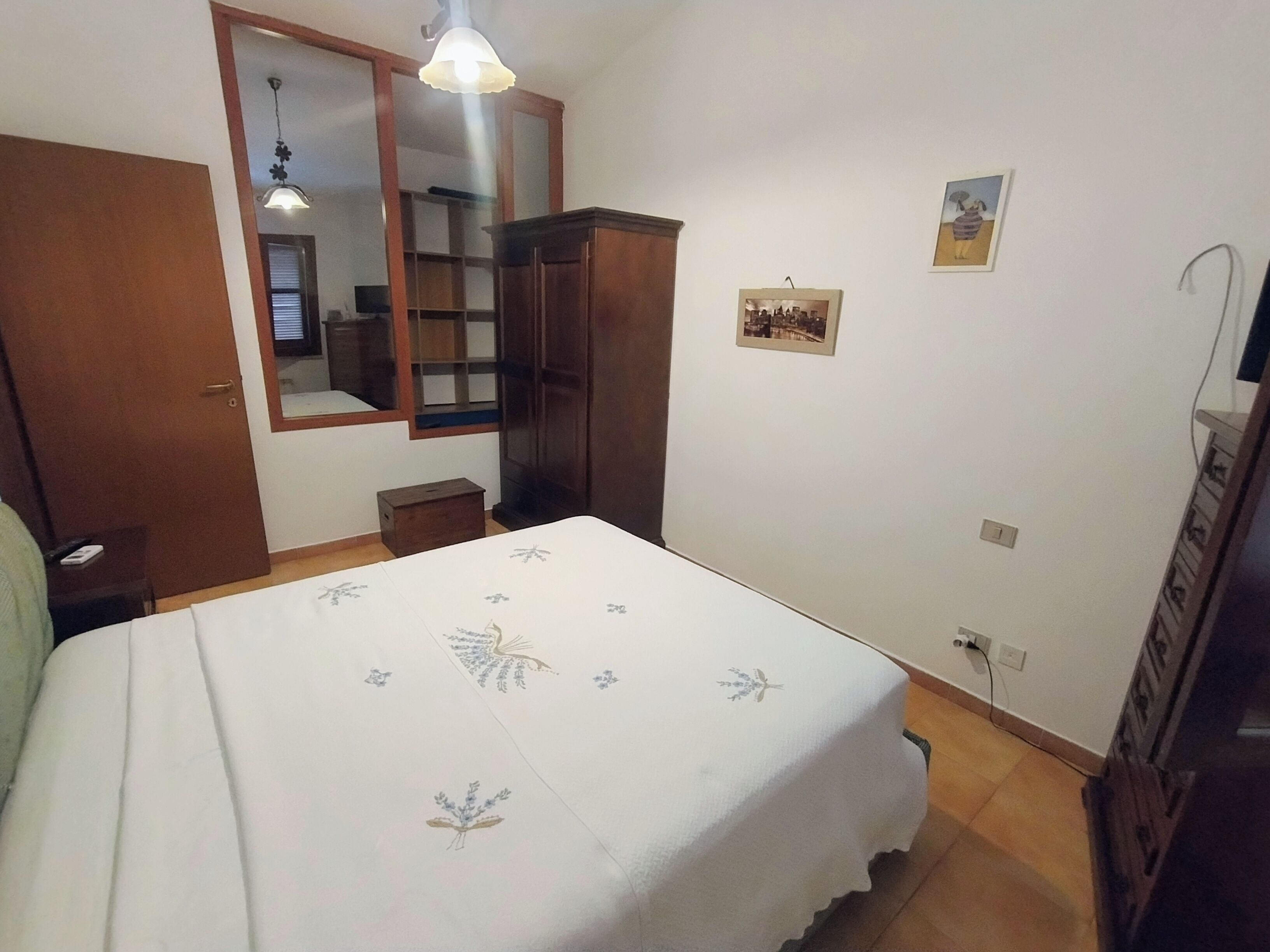 2 多间卧室、客房内保险箱、熨斗/熨衣板、免费 WiFi