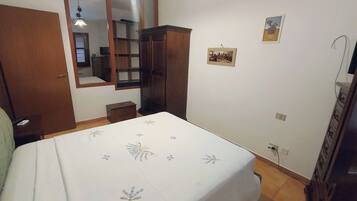 2 Schlafzimmer, Zimmersafe, Bügeleisen/Bügelbrett, kostenloses WLAN