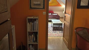 1 bedroom, iron/ironing board, travel cot, WiFi
