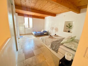 1 habitación, wifi gratis y ropa de cama
