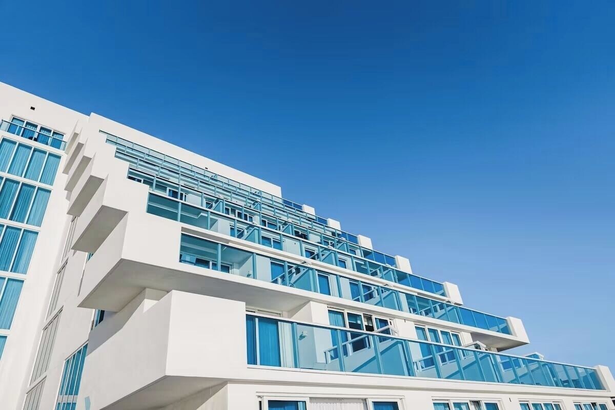 Discover Paradise: Marina View, Pool, Near Vibrant Las Olas & Beachfront