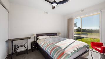 2 bedrooms, iron/ironing board, travel cot, Internet