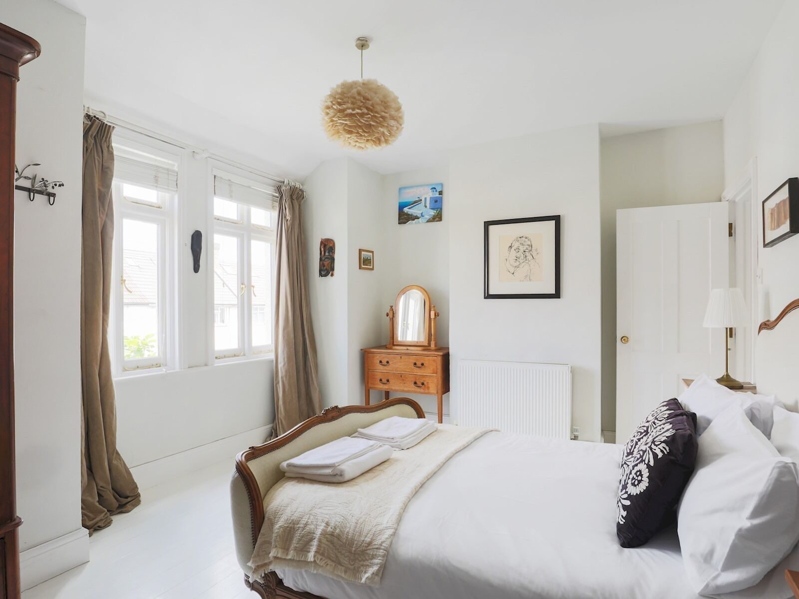 4 bedrooms, iron/ironing board, free WiFi, bed sheets