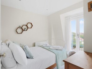 4 slaapkamers, een strijkplank/strijkijzer, gratis wifi, beddengoed