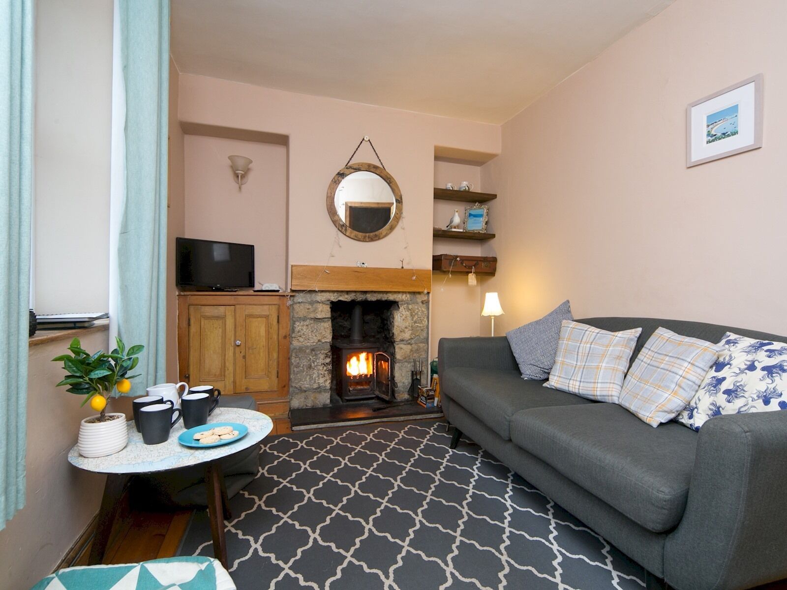 TV, fireplace