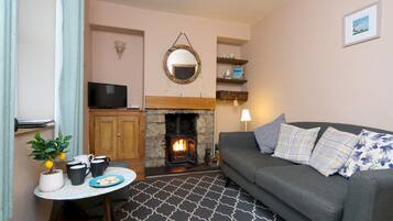 TV, fireplace
