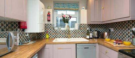 冷蔵庫、電子レンジ、オーブン、食器洗い機