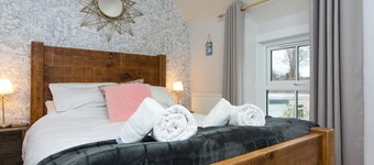 Cottage close To Coastal Path & Puffin Island | Pass the Keys