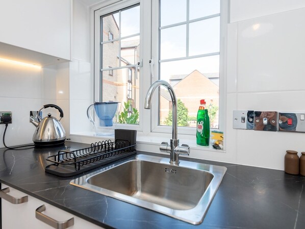 Fridge, oven, dishwasher, coffee/tea maker