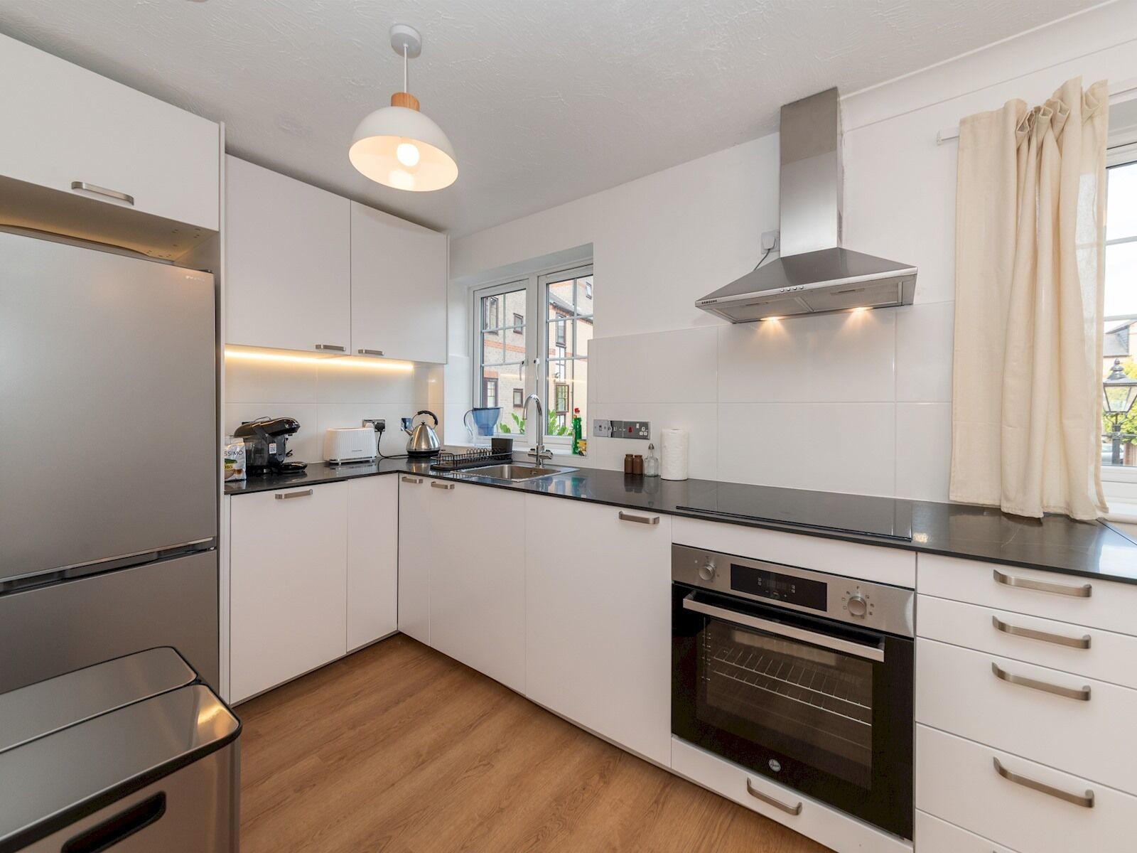 Fridge, oven, dishwasher, coffee/tea maker