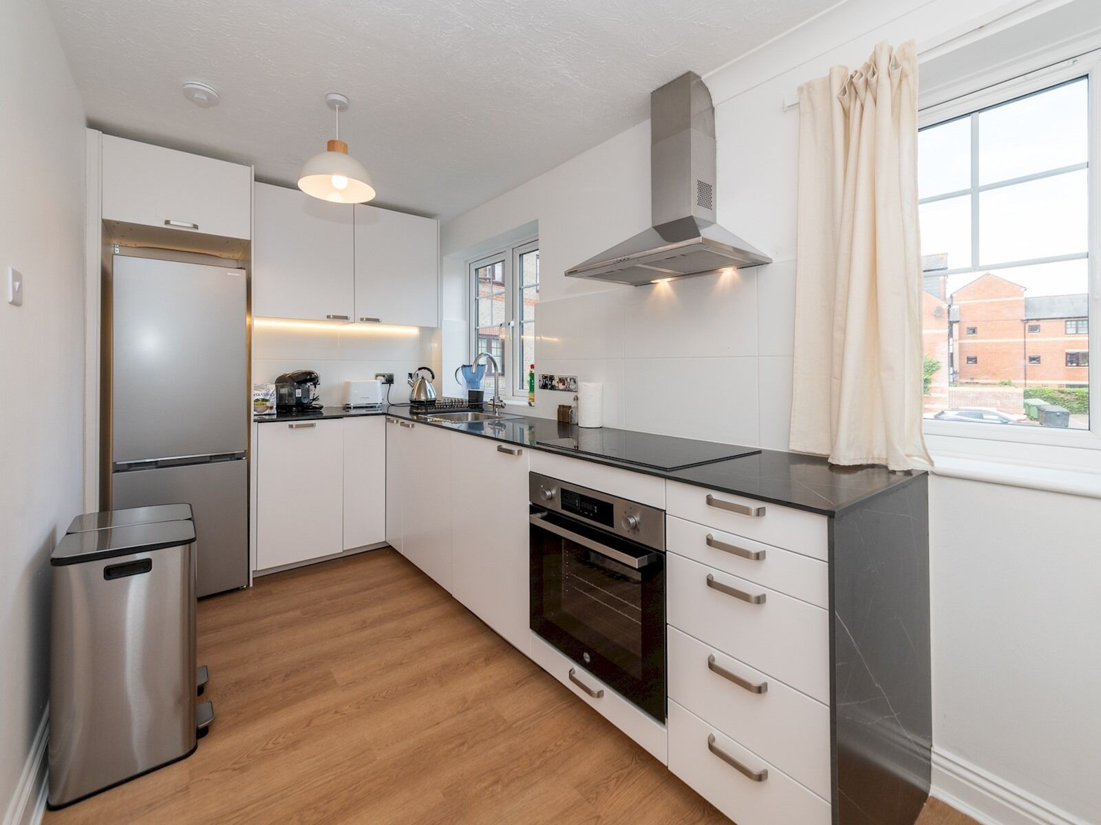 Fridge, oven, dishwasher, coffee/tea maker