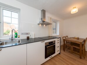 Fridge, oven, dishwasher, coffee/tea maker