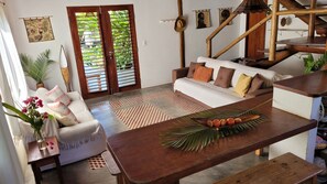 Villa – classic | Oppholdsområde | En 39-tommers TV med digitale kanaler