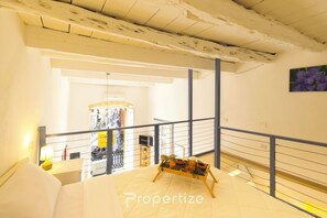 1 غرفة نوم ومكواة/لوح كي وواي فاي مجانًا وملاءات أسرّة