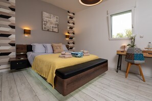 1 bedroom, WiFi, bed sheets - Room 'Gwened' with Shared Terrace, Wi-Fi and Air Conditioning (PLOEREN)