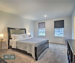 3 bedrooms, iron/ironing board, Internet - Modern Townhome 4Mi to Downtown Frederick! (Frederick)