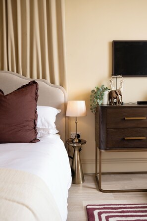 1 bedroom, iron/ironing board, internet, bed sheets