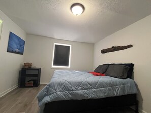 2 slaapkamers, een strijkplank/strijkijzer, wifi, beddengoed